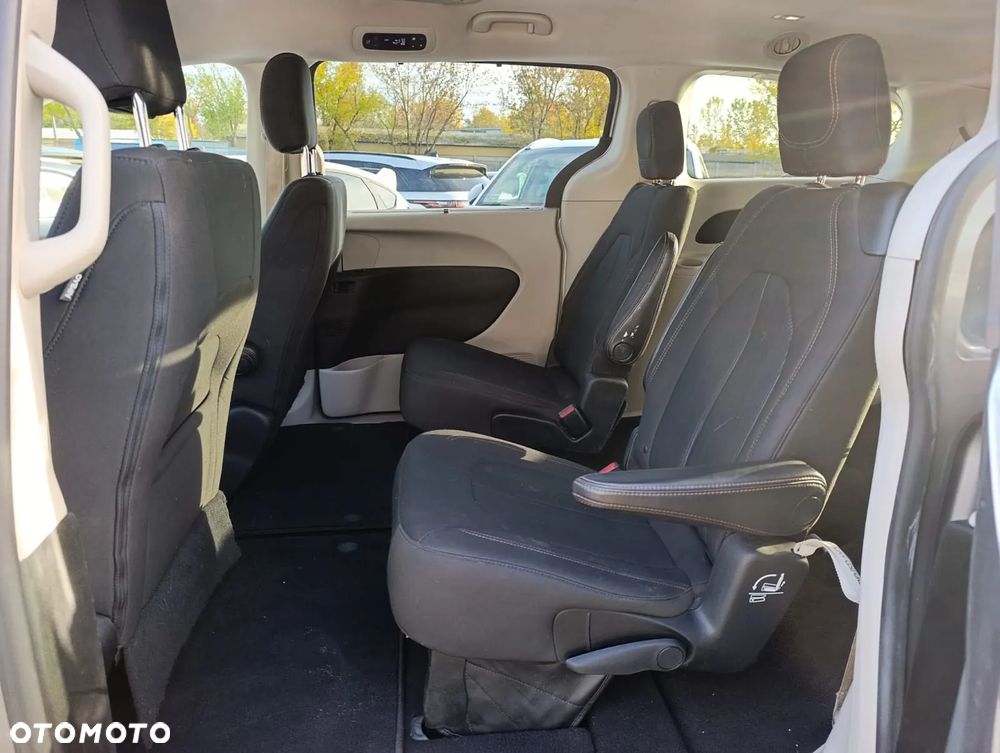 Chrysler Pacifica - 10