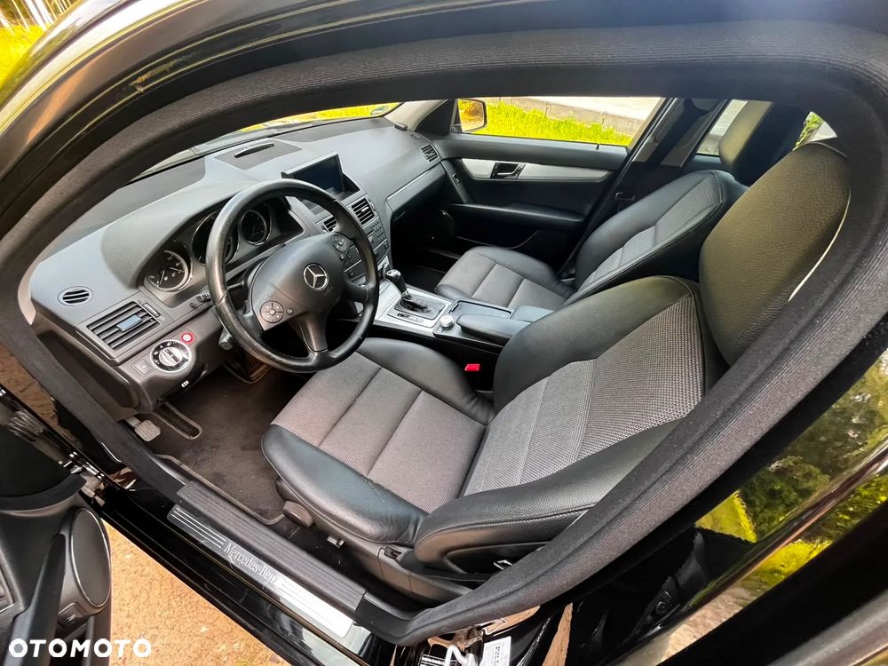 Mercedes-Benz Klasa C 180 CGI Automatik BlueEFFICIENCY Avantgarde - 12