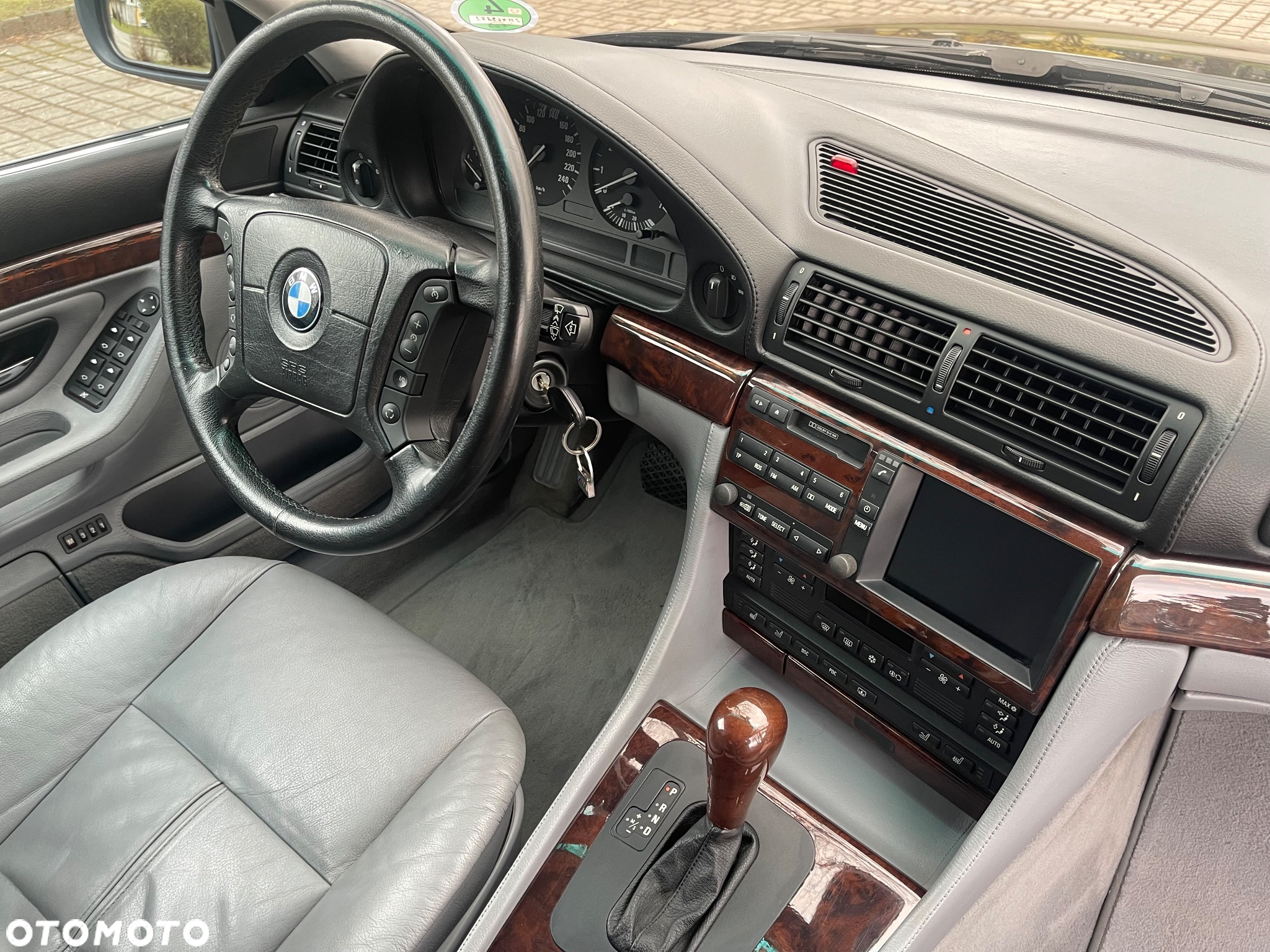 BMW Seria 7 750i - 9