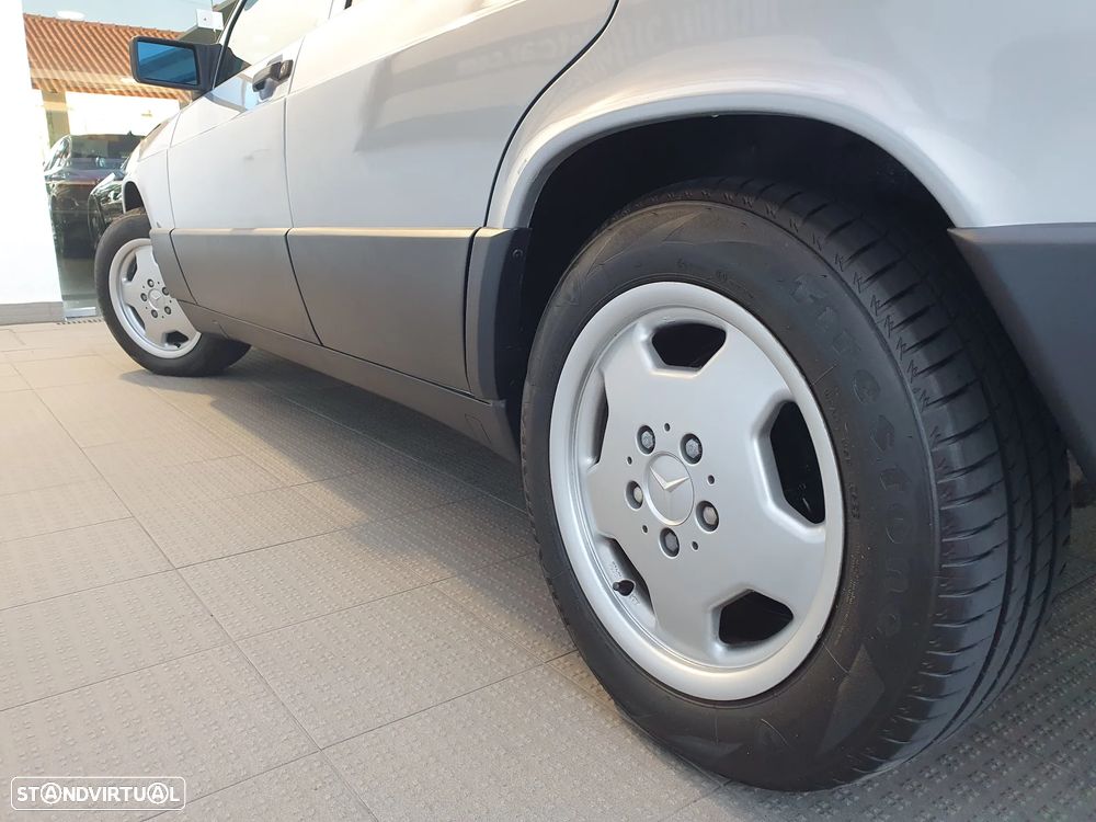Mercedes-Benz W201 (1982-1993) 190 D 2.5 Turbo - 13