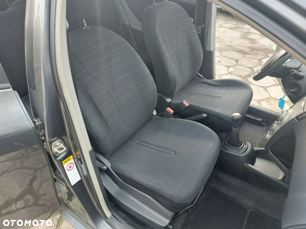 Toyota Yaris - 13