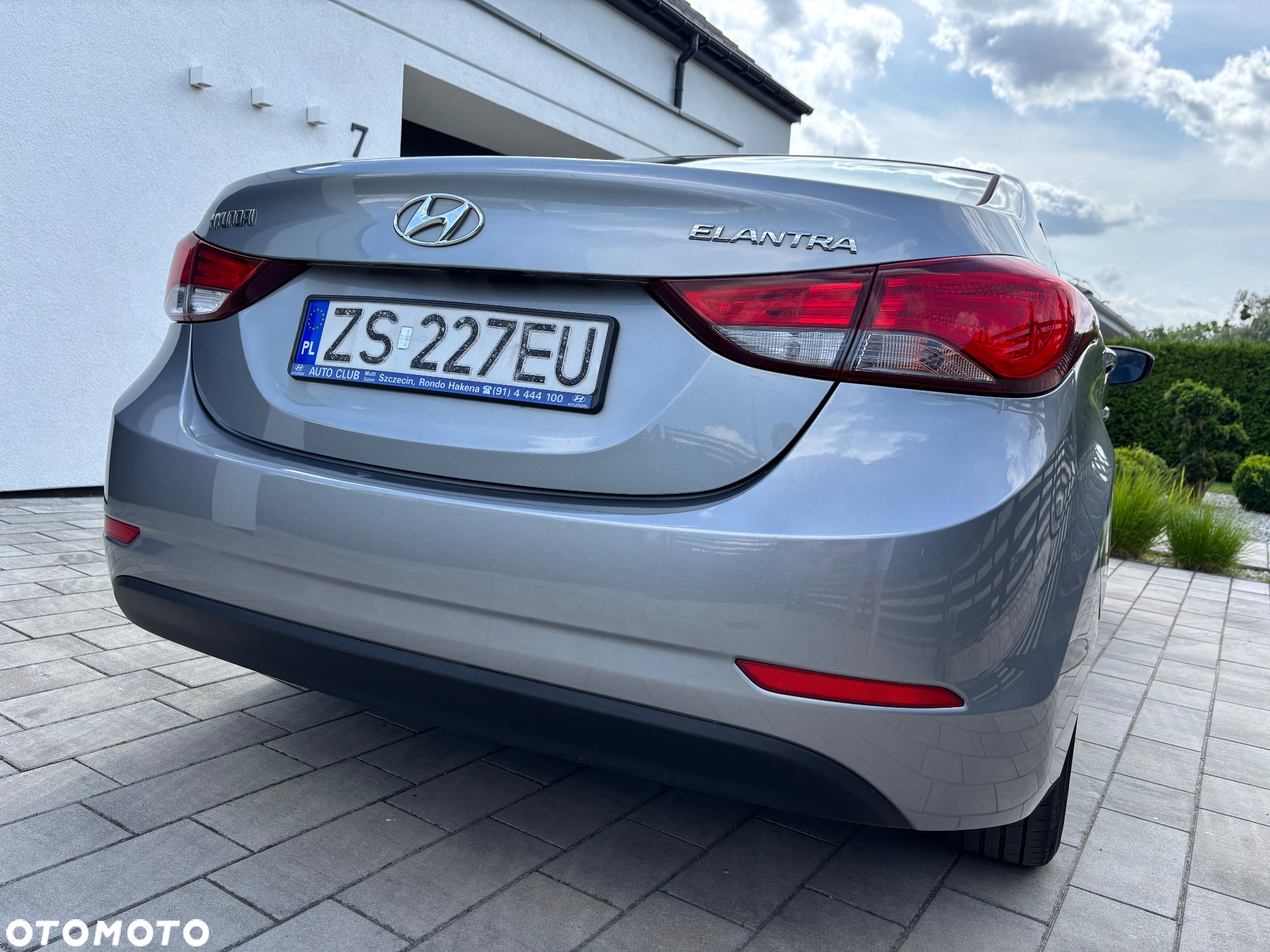 Hyundai Elantra 1.6 Comfort - 10
