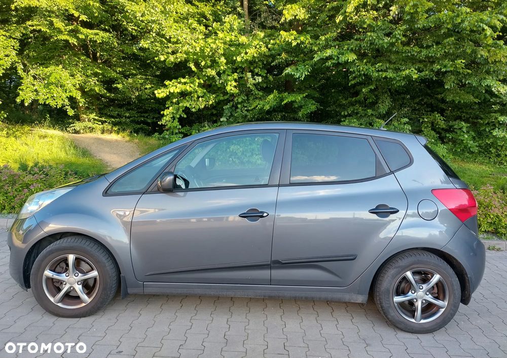 Kia Venga 1.6 L - 5