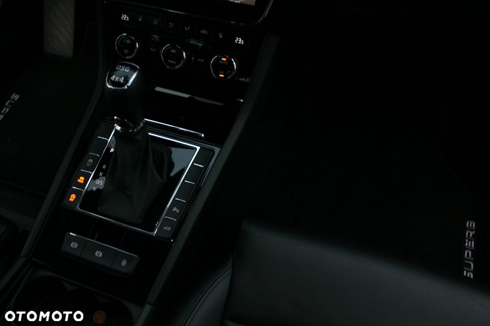 Skoda Superb 2.0 TDI 4x4 L&K DSG - 22