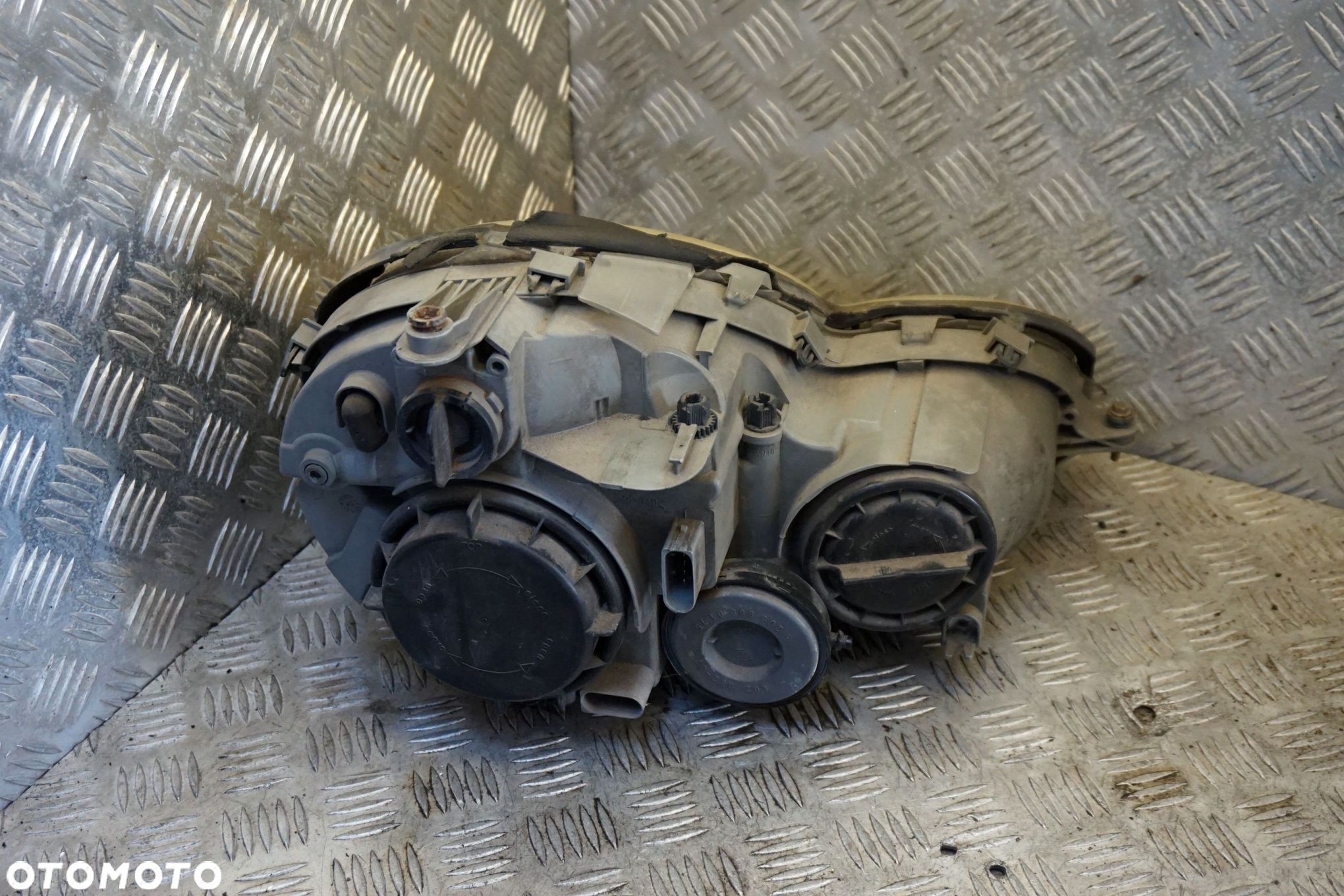 LAMPA PRZEDNIA LEWA C-KLASA W203 A2038200361 MERCEDES 2000-2007 - 2
