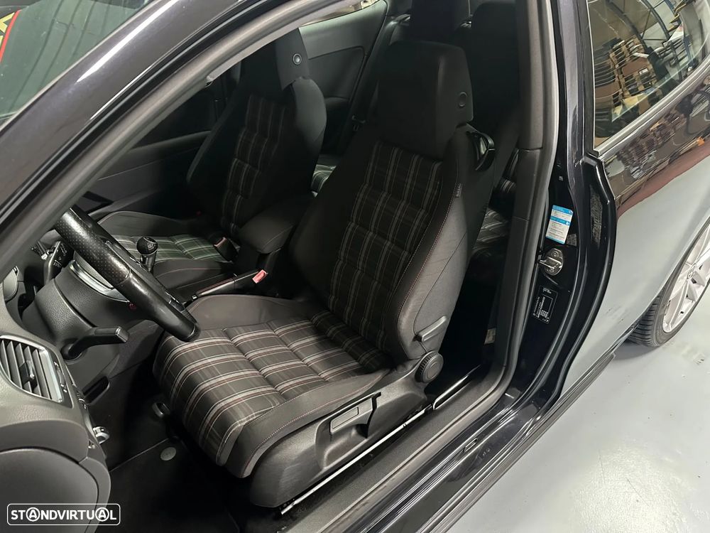 VW Golf 2.0 GTI - 12