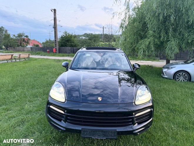Porsche Cayenne - 2