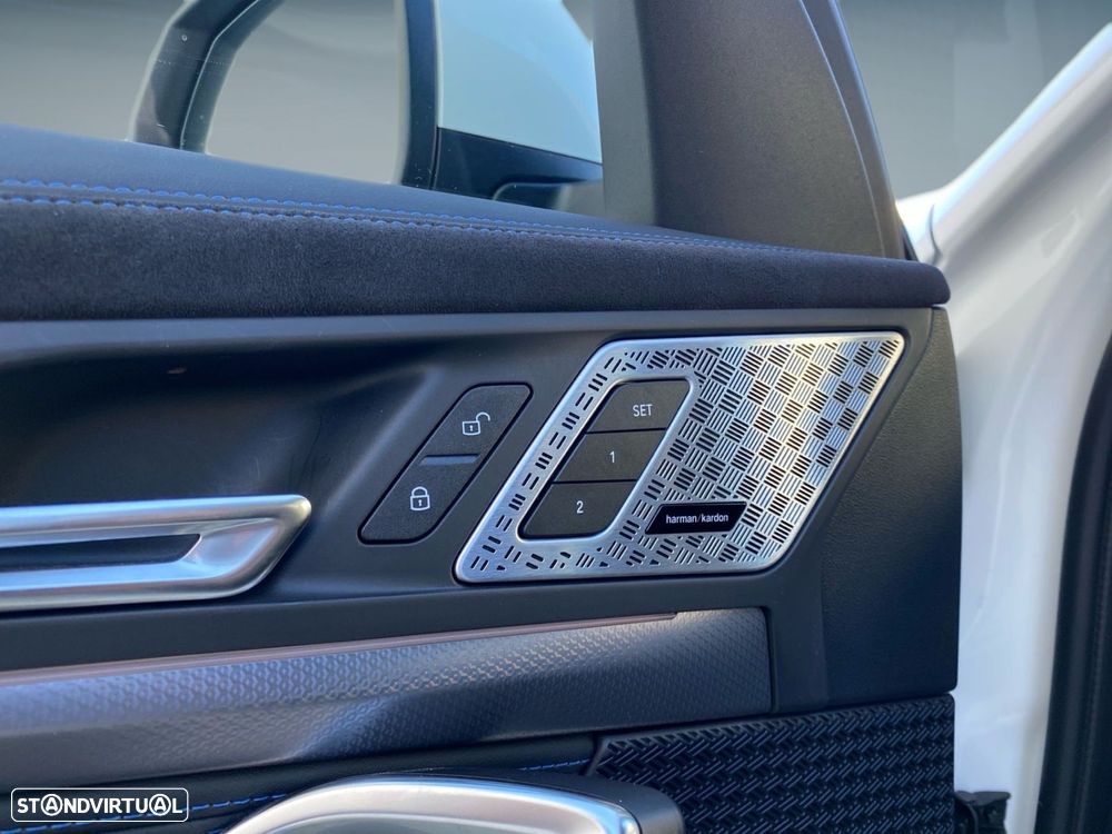 BMW iX2 eDrive20 Pack Desportivo M - 16