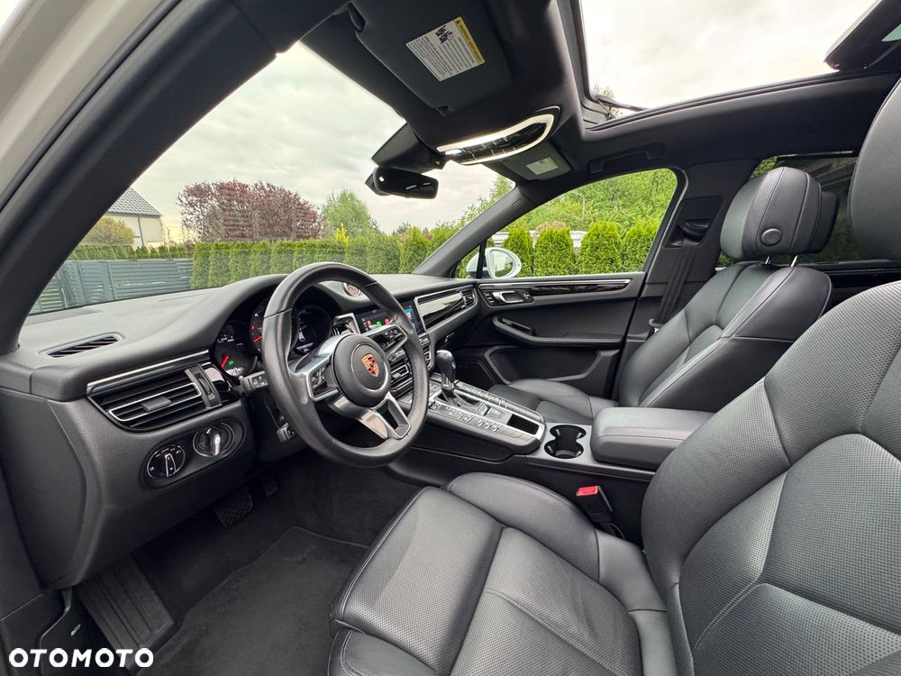 Porsche Macan - 24