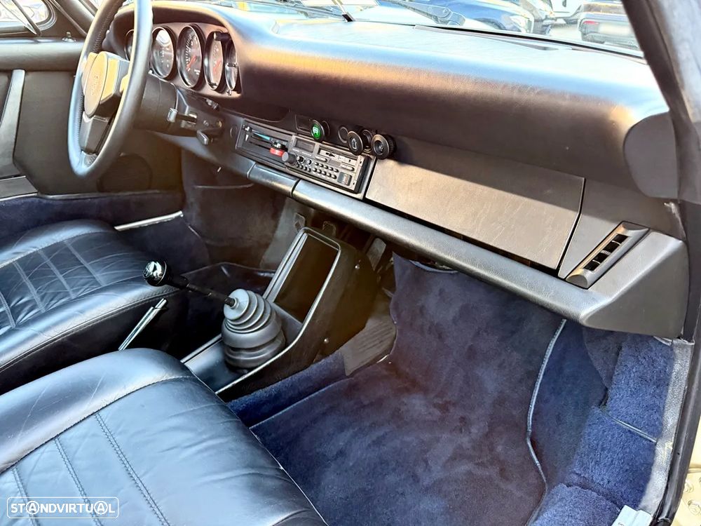 Porsche 911 Série G - 25