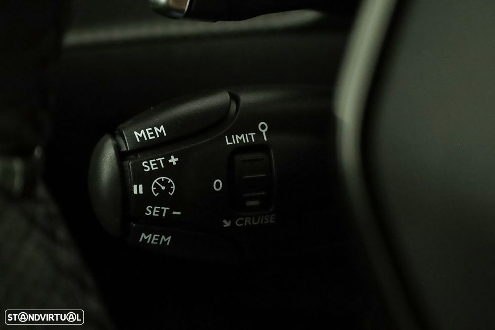 Peugeot 2008 1.2 PureTech GT EAT8 - 18