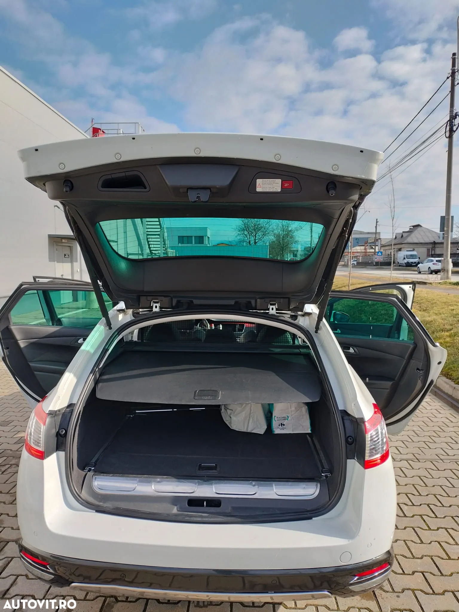 Peugeot 508 RXH Hybrid4 - 16