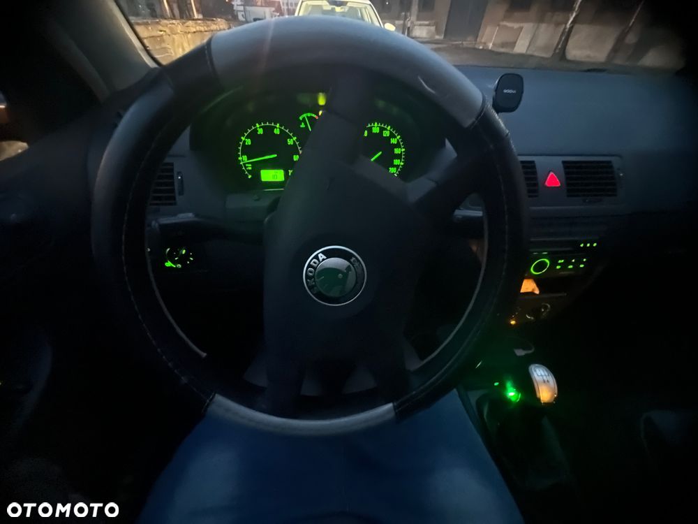 Skoda Fabia 1.4 16V Ambiente + - 12