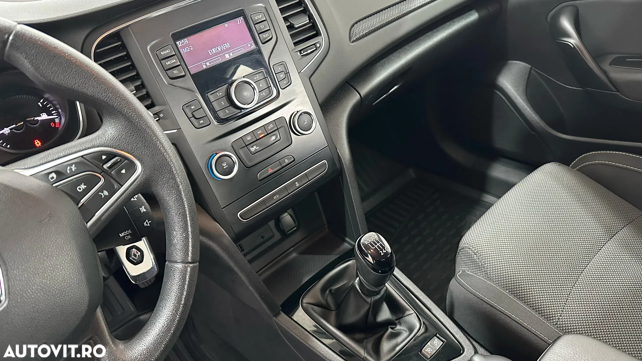 Renault Megane TCe Zen - 4