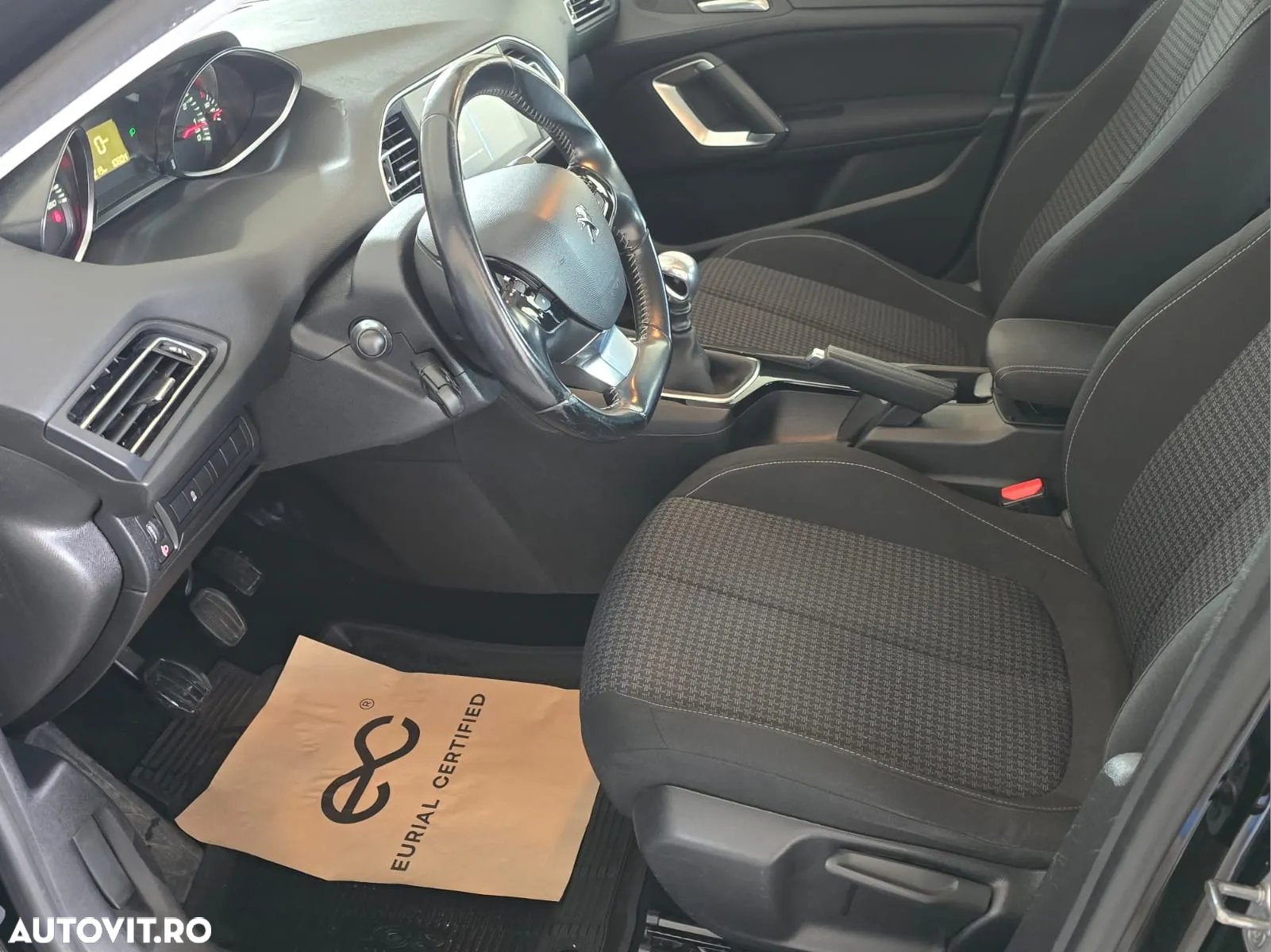 Peugeot 308 1.2 L PureTech Turbo Allure - 5