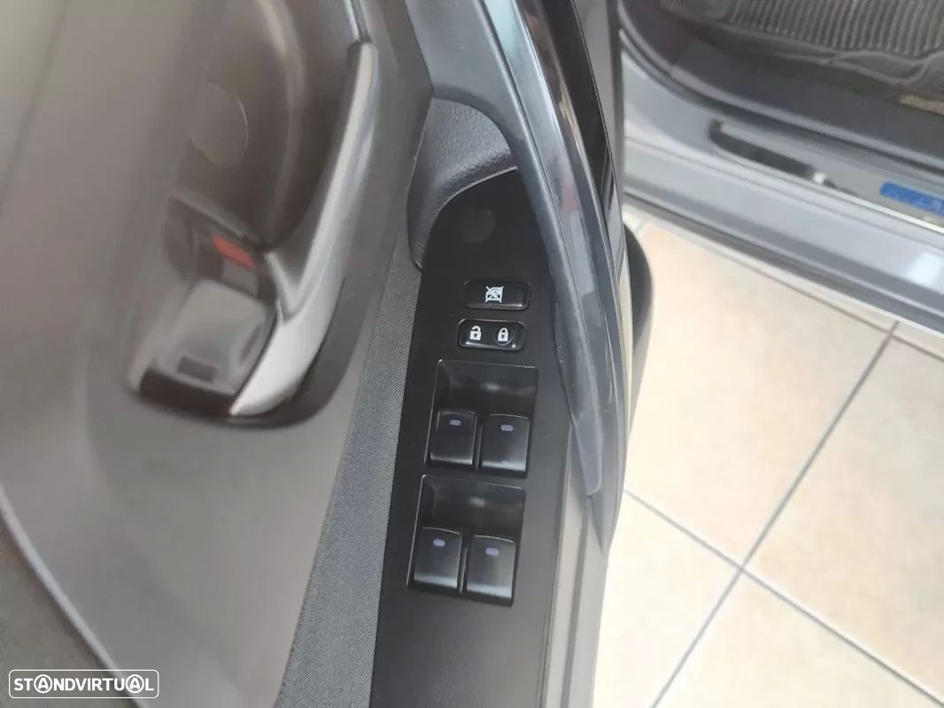 Toyota Auris Touring Sports 1.8 HSD Comfort+P.Sport - 21
