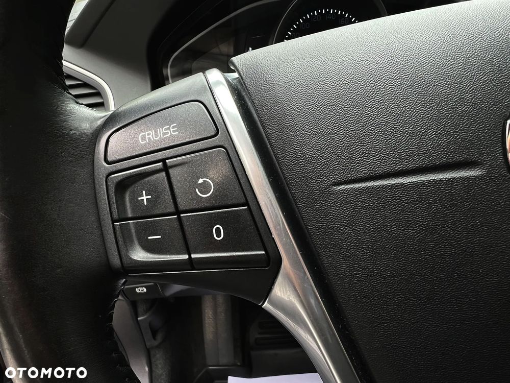 Volvo XC 60 D3 Geartronic Momentum - 24