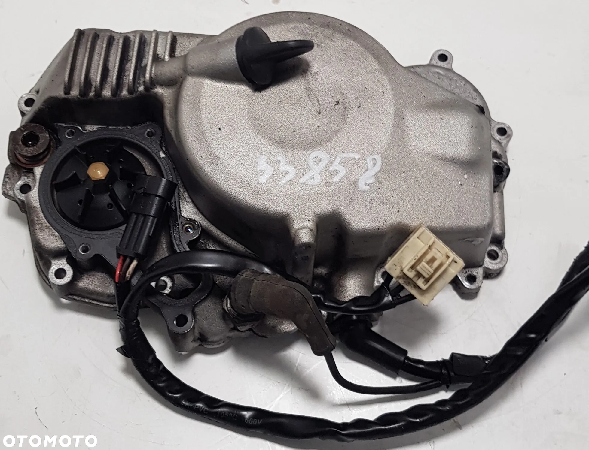 Piaggio X10 350 Pokrywa Pompy wody + stator - 2