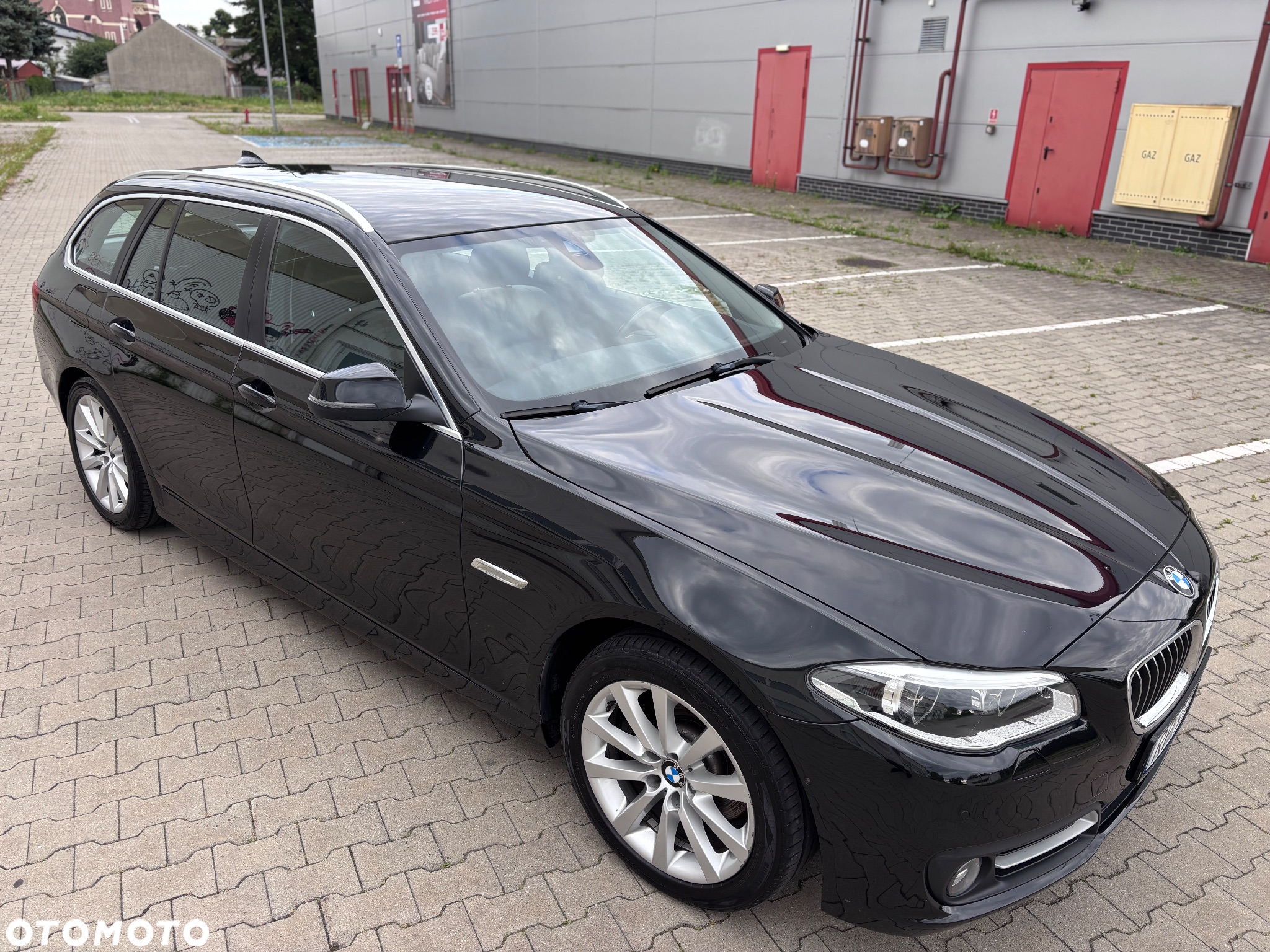 BMW Seria 5 520d xDrive - 31