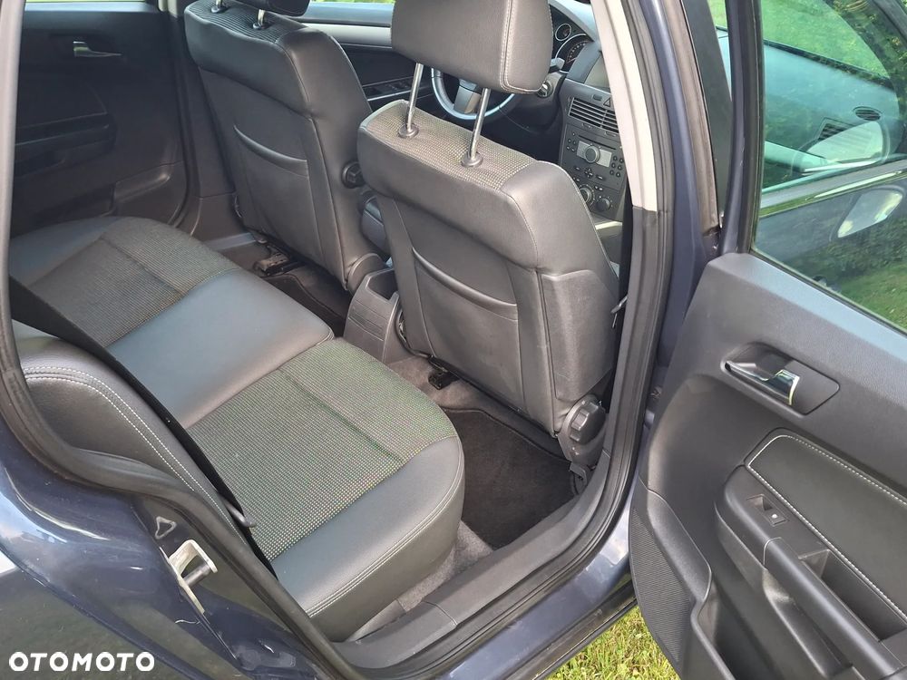 Opel Astra 1.8 Caravan Cosmo - 22