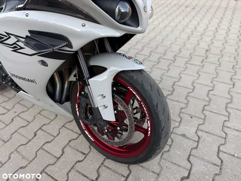 Yamaha R1 - 5