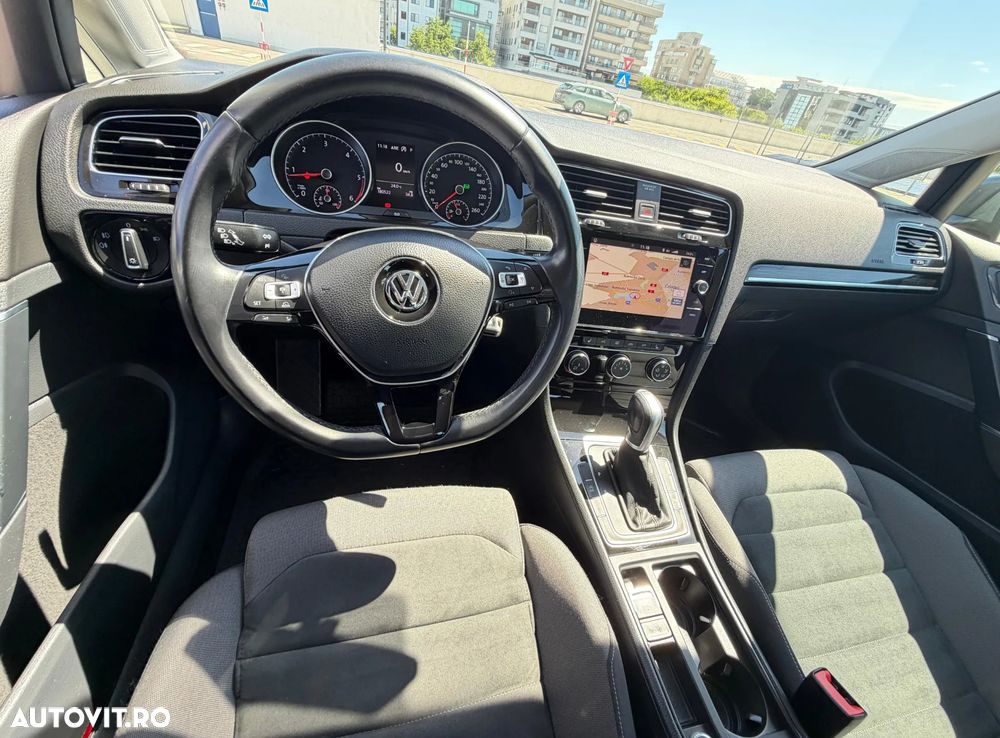 Volkswagen Golf - 6