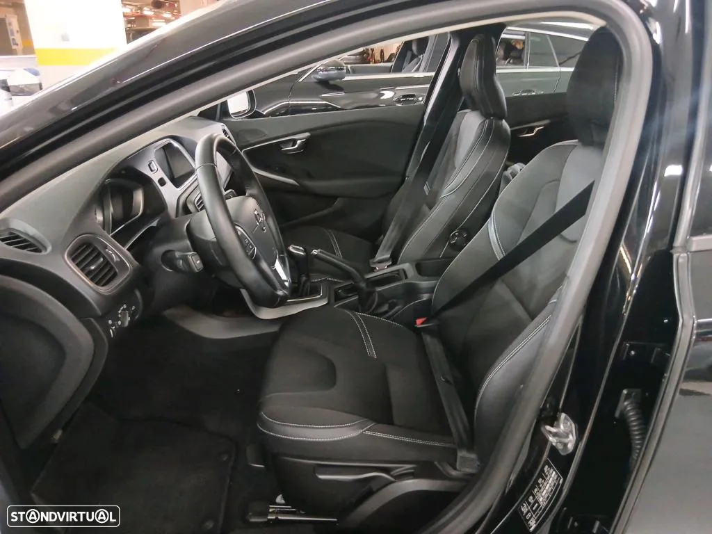 Volvo V40 2.0 D3 Momentum - 7