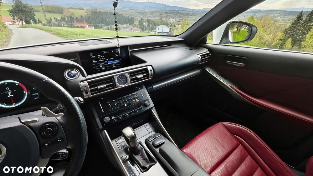 Lexus IS 300h F Sport - 11