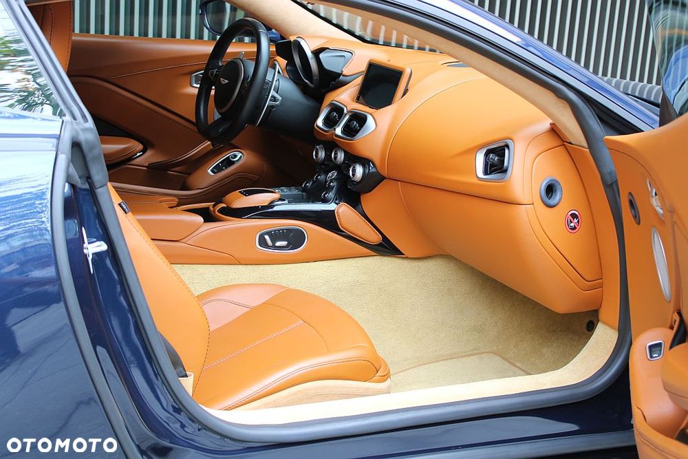 Aston Martin Vantage - 16