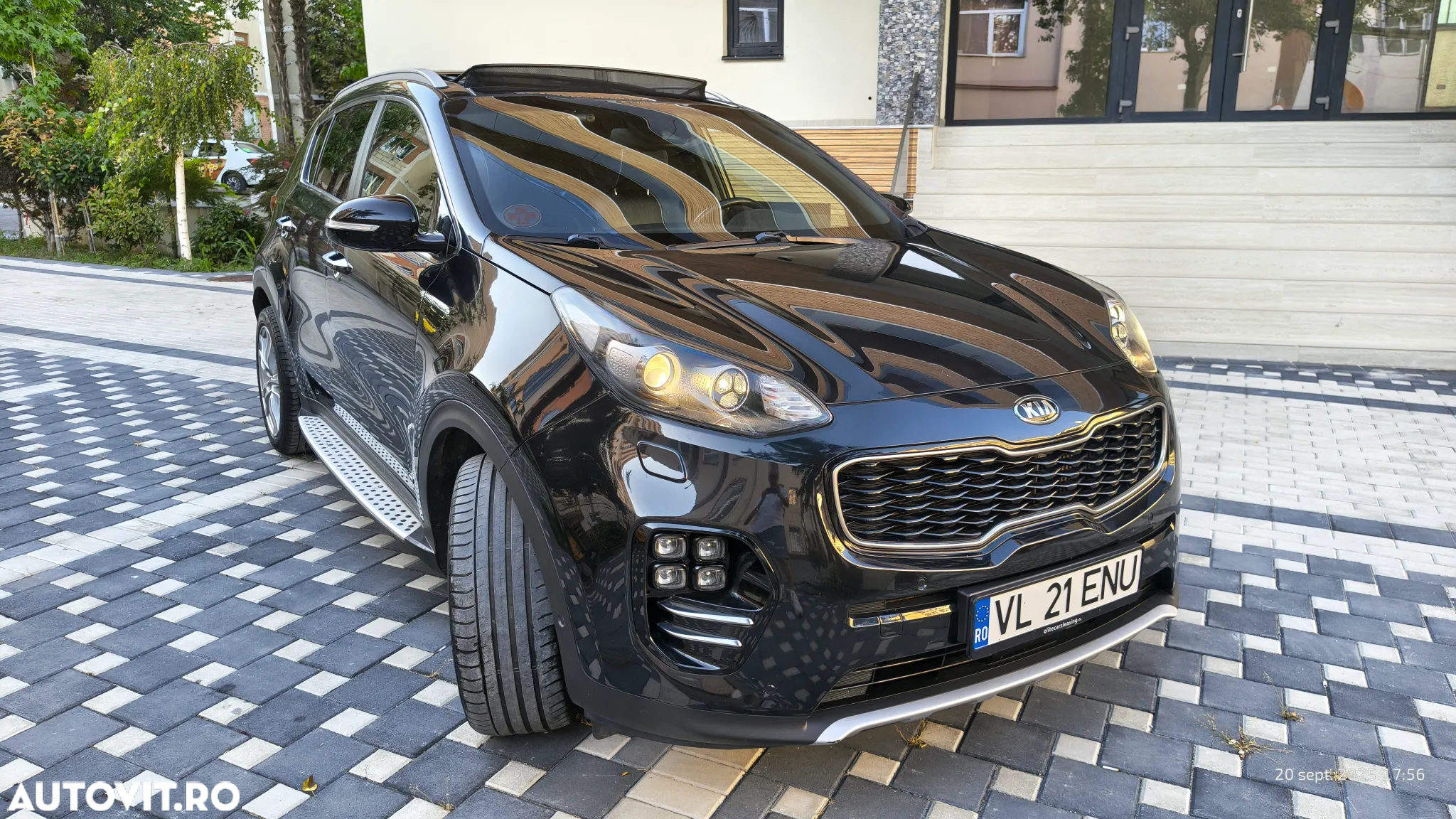Kia Sportage 2,0 CRDI AWD Aut. GT Line - 2
