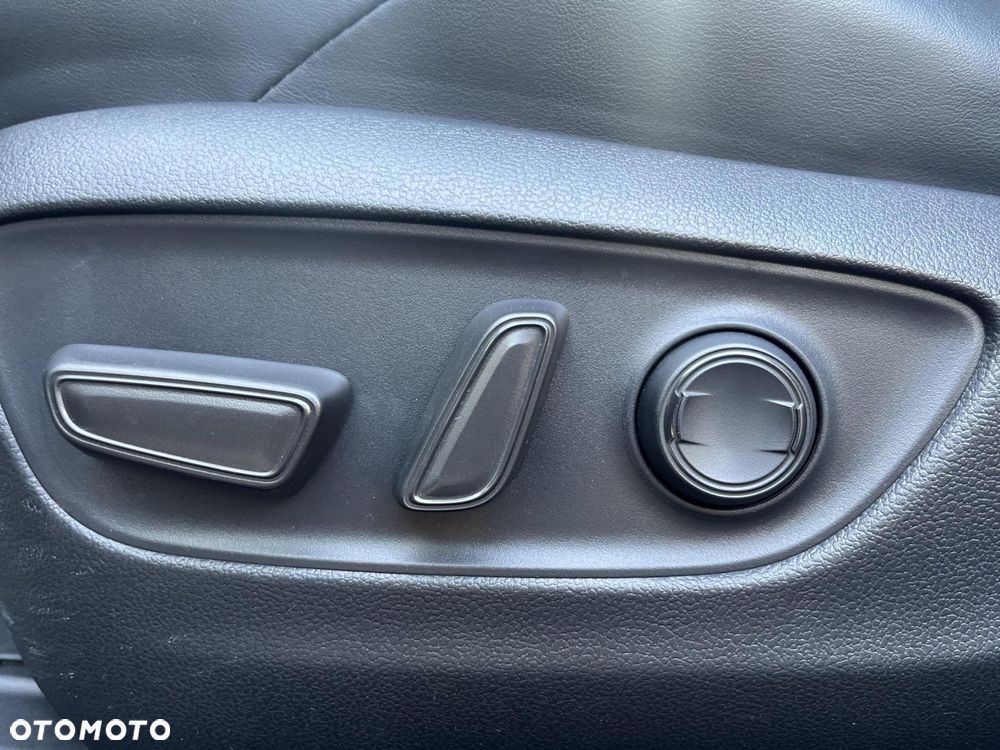 Toyota RAV4 2.5 Hybrid Black Edition by JBL 4x2 - 12