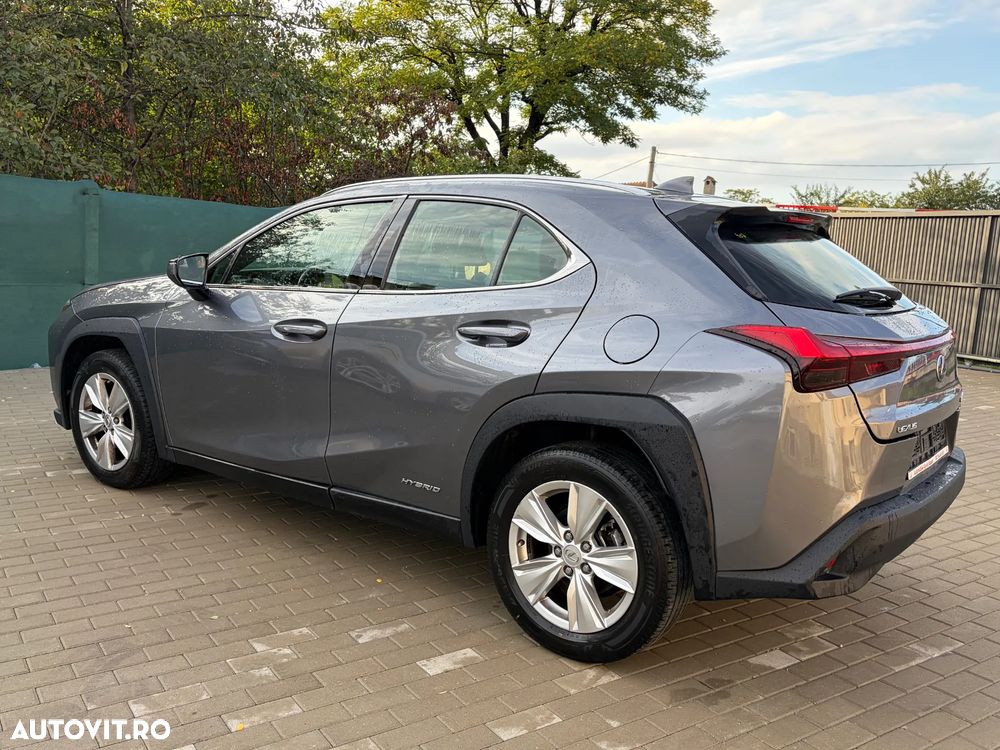 Lexus UX 250h - 15