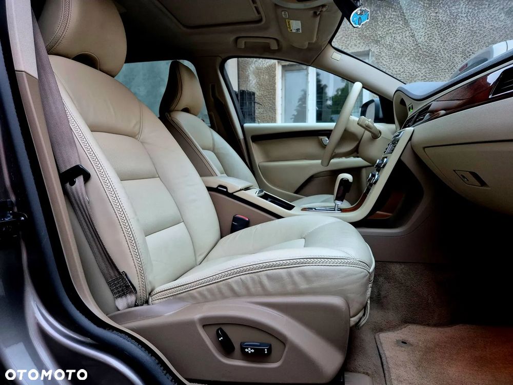 Volvo XC 70 3.2 AWD Momentum - 16