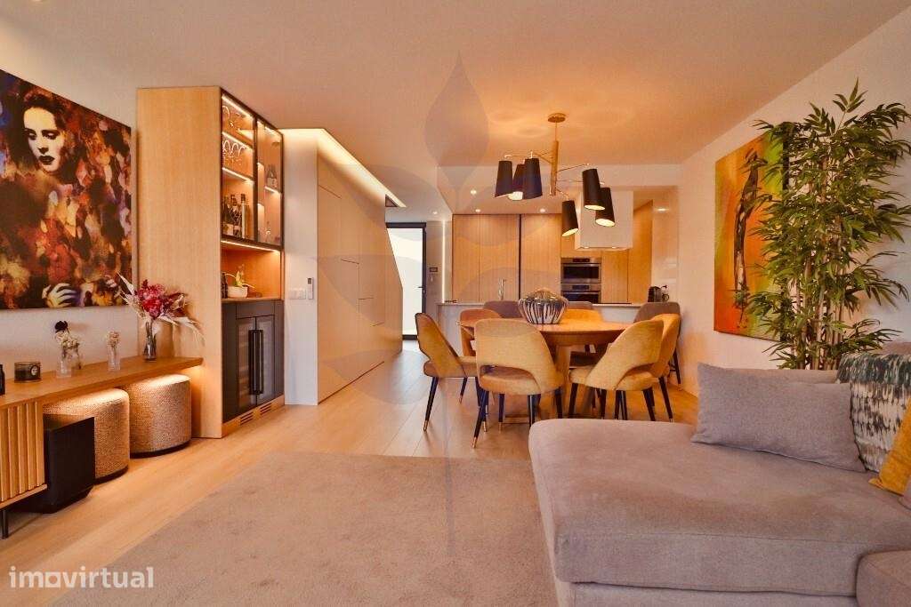 Vende-se T3 Duplex - Condominio Fechado - Como Novo - Empreendimento V - Grande imagem: 2/56