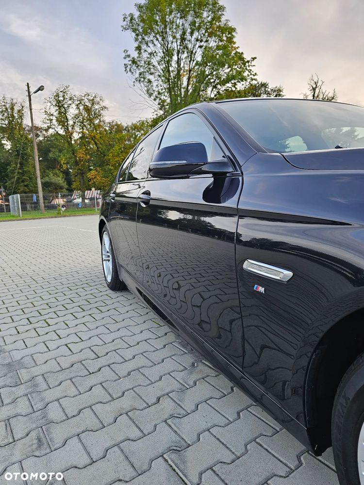 BMW Seria 5 525d xDrive - 13