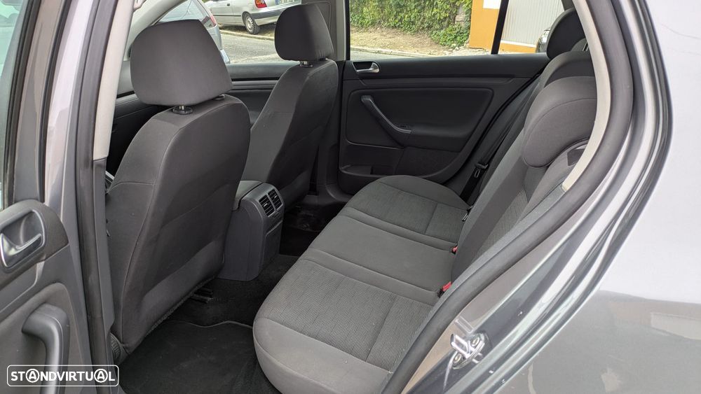 VW Golf 1.9 TDi BlueM. Confortline - 5