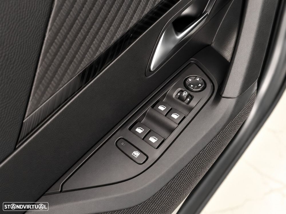 Peugeot 2008 1.2 Hybrid Style e-DCS6 - 19