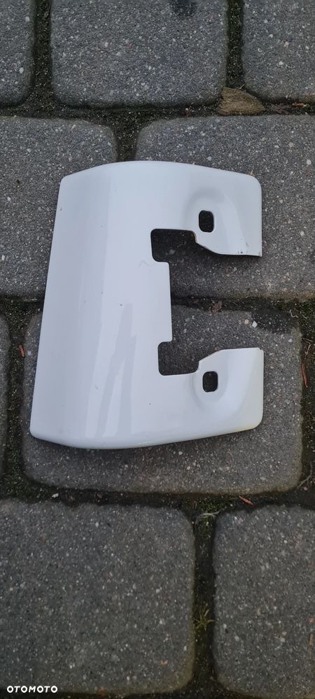 IVECO DAILY IV 14- OSŁONA ZAWIASU TYŁ TYLNY LEWY GÓRNY - 1