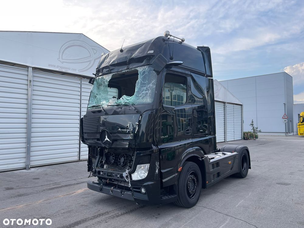 Mercedes-Benz Actros - 3