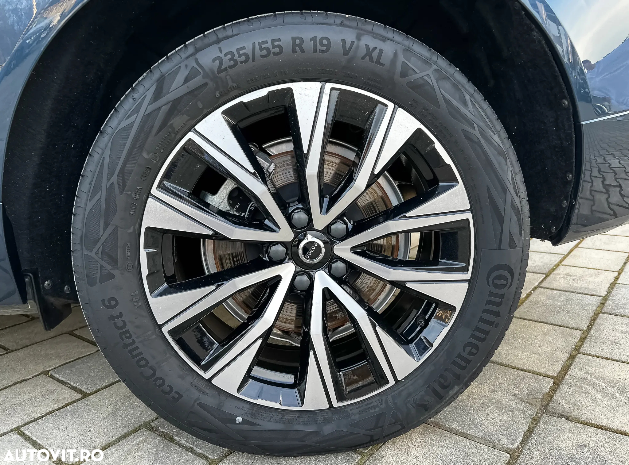 Volvo XC 60 B4 MHEV AT AWD Plus Dark - 21