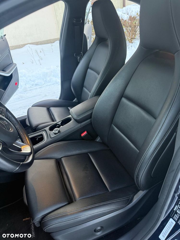 Mercedes-Benz CLA 250 4Matic 7G-DCT - 16