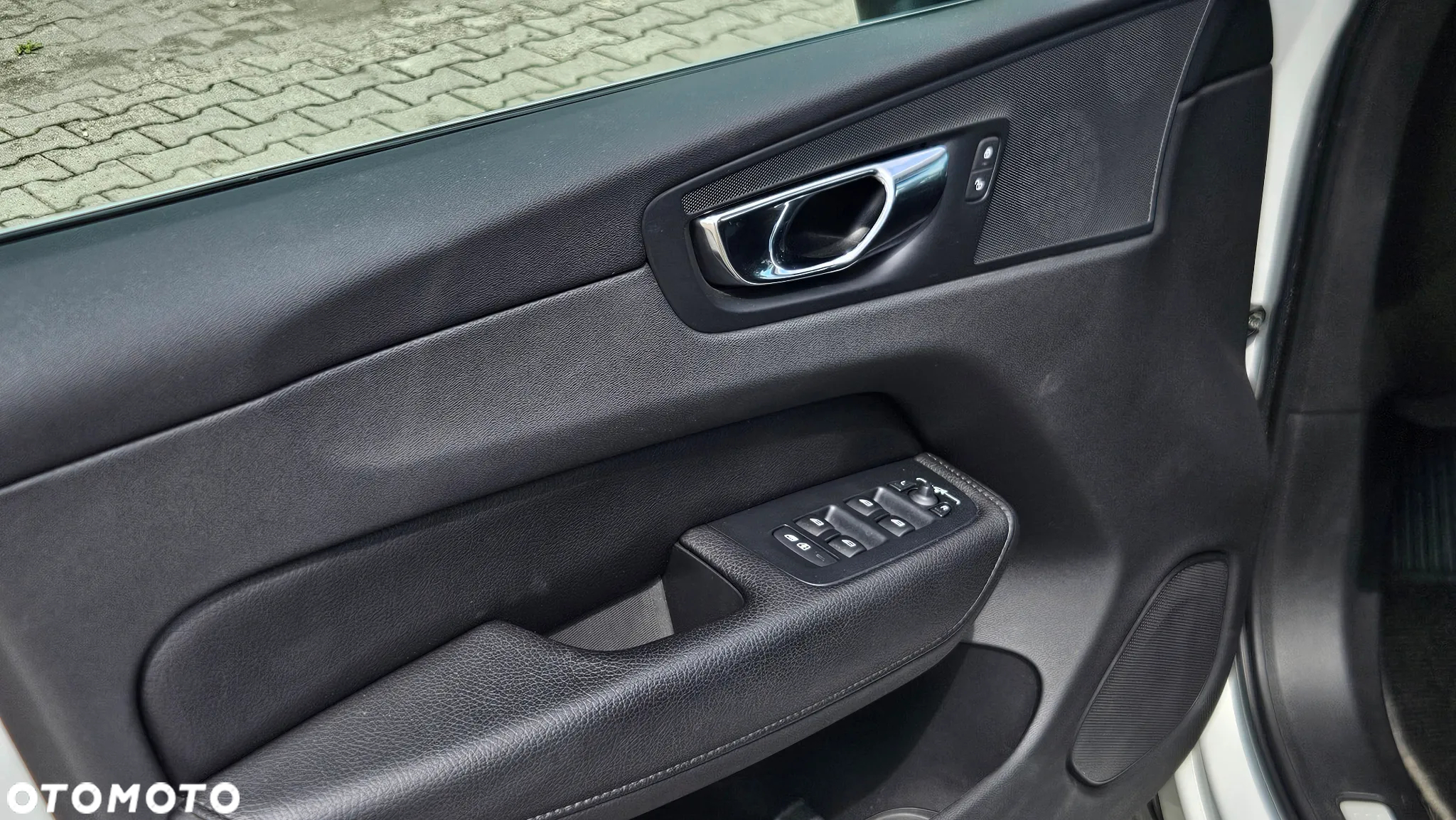 Volvo XC 60 B4 D Momentum - 14