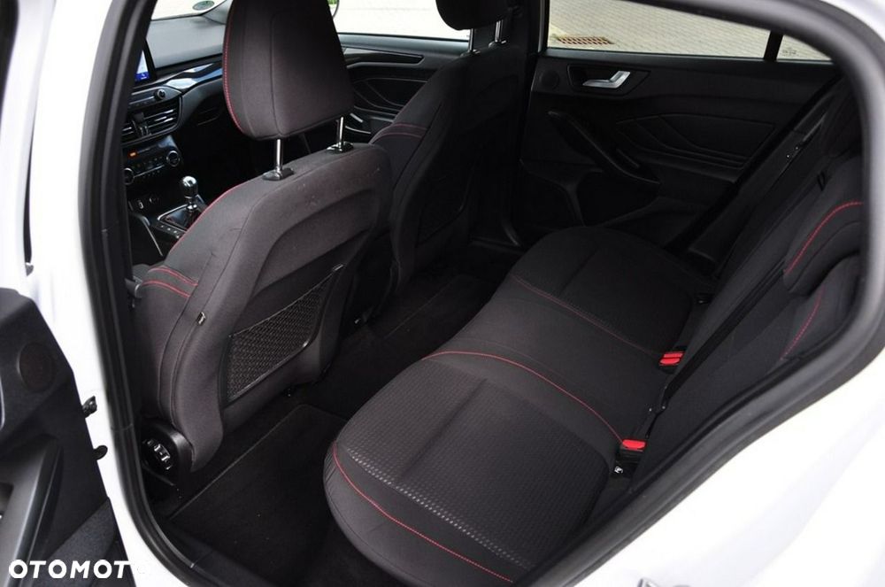 Ford Focus - 25