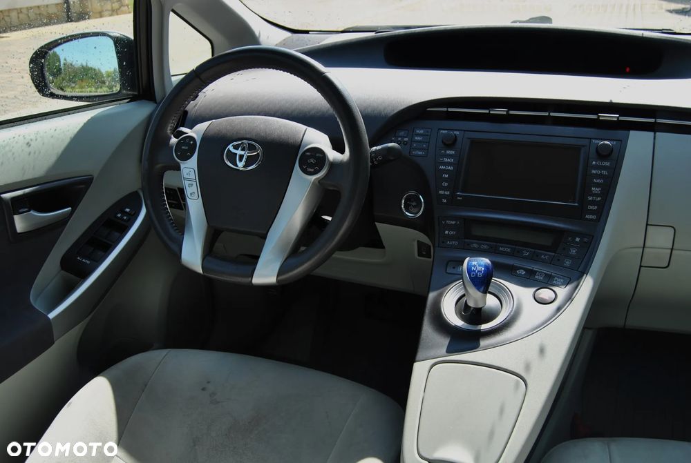 Toyota Prius (Hybrid) Comfort - 11