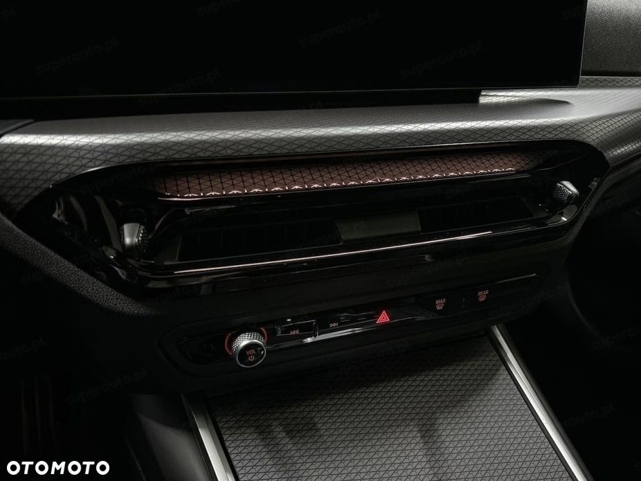 BMW Seria 3 318i M Sport - 13
