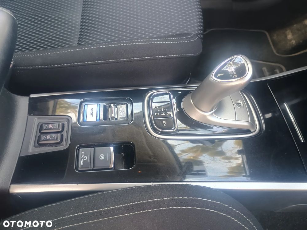 Mitsubishi Outlander - 17