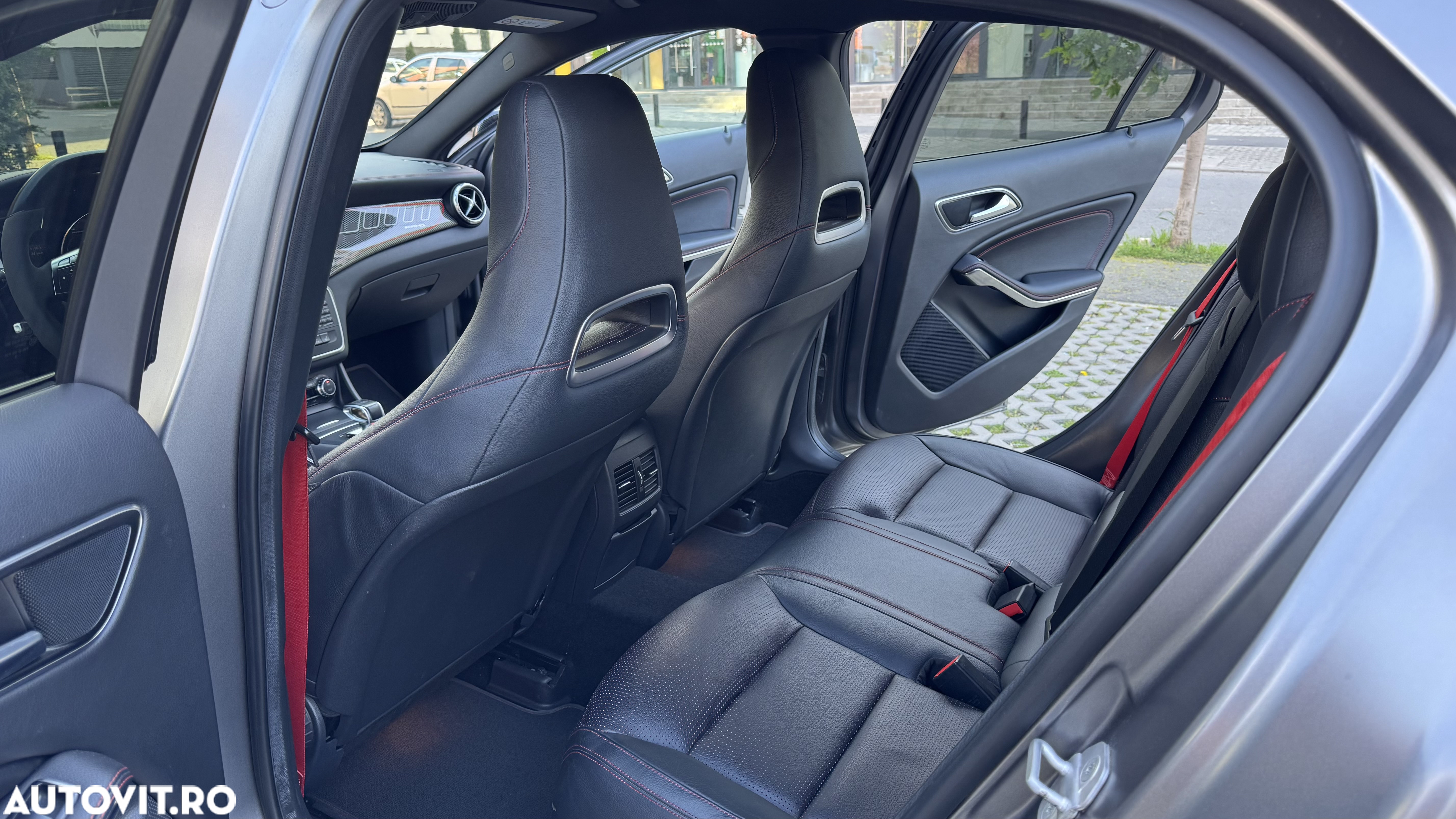 Mercedes-Benz GLA 45 AMG 4Matic 7G-DCT - 17