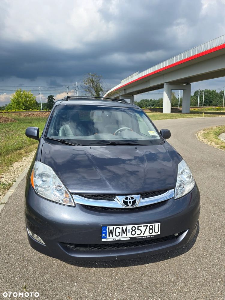 Toyota Sienna 3.5 V6 - 7