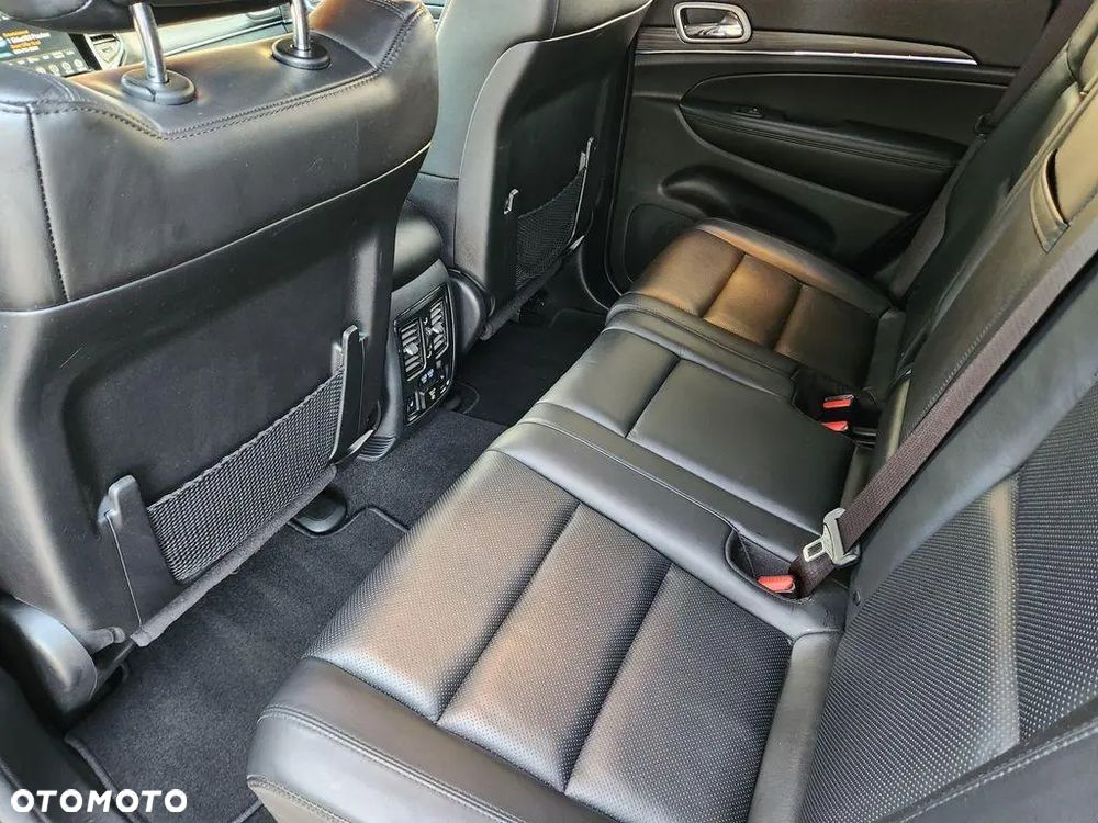 Jeep Grand Cherokee - 15