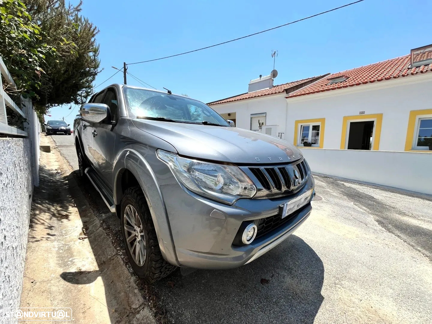 Mitsubishi L200 2.4 DI-D CD Intense Strakar 4WD - 2